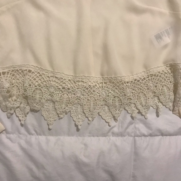 Cream colored crop blouse - Picture 4 of 4